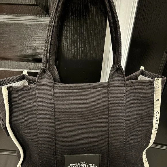 Marc Jacobs Black Tote Bag - Picture 3 of 11